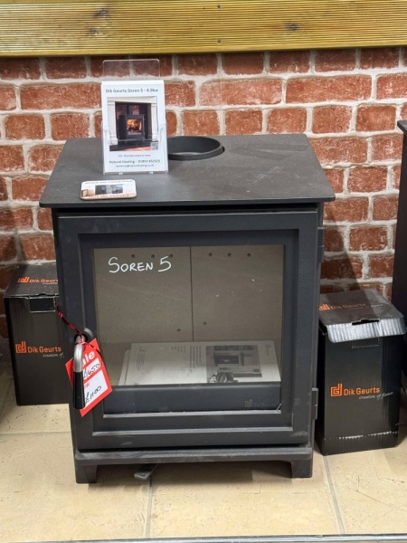 Dik Geurts Soren 5 Low Wood Burning Stove (4.7 - 7kW) - BRAND NEW - CLEARANCE