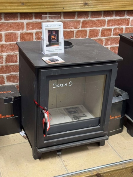 Dik Geurts Soren 5 Low Wood Burning Stove (4.7 - 7kW) - BRAND NEW - CLEARANCE