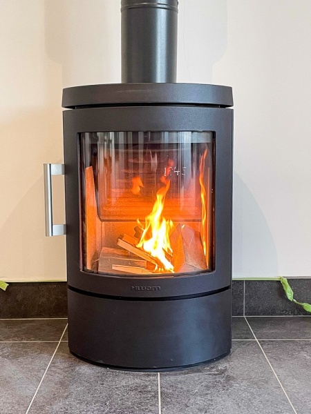 Hwam 3110C 4.5kw nominal Wood Burning Stove - Oval