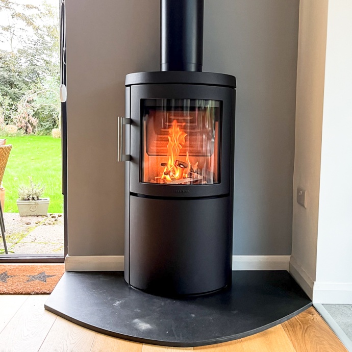 Hwam 3420C Wood Burning Stove 4.5kw - Flat Backed Cylinder with Log Store