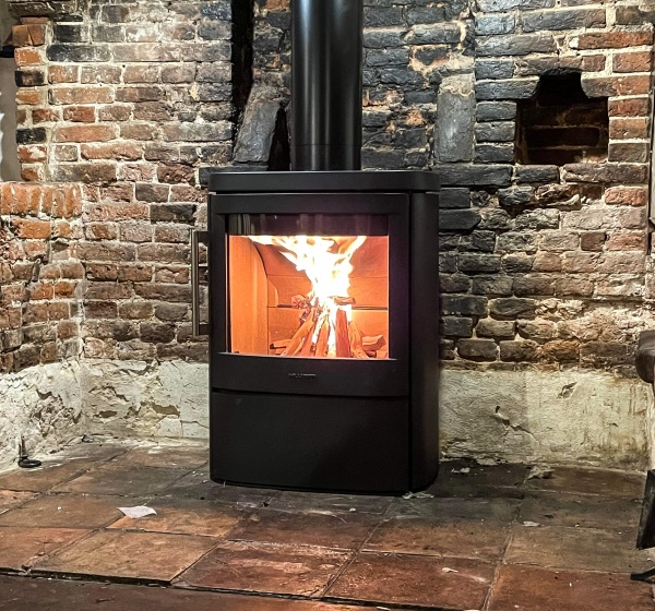 Hwam 4620C BLACK  - 7kw nominal Wood Burning Stove (Free Standing - Midi)