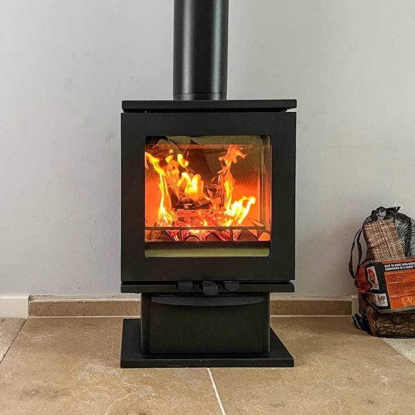 Charlton &  Jenrick Linear LPV5 3 Sided 5kw Wood Burning Stove