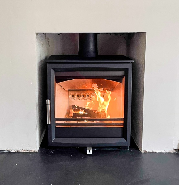 Charlton & Jenrick - Woodtec 5 Wide DEEP - 5kw nom (4.1 > 7kw) Wood Burning Stove