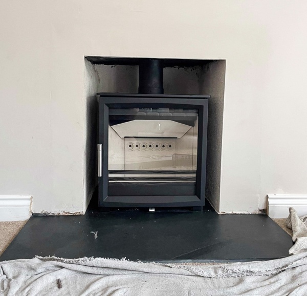 Charlton & Jenrick - Woodtec 5 Wide DEEP - 5kw nom (4.1 > 7kw) Wood Burning Stove